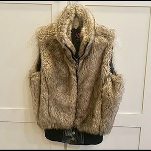 Last offer! 2B Bebe Faux Fur Vest (like new!)